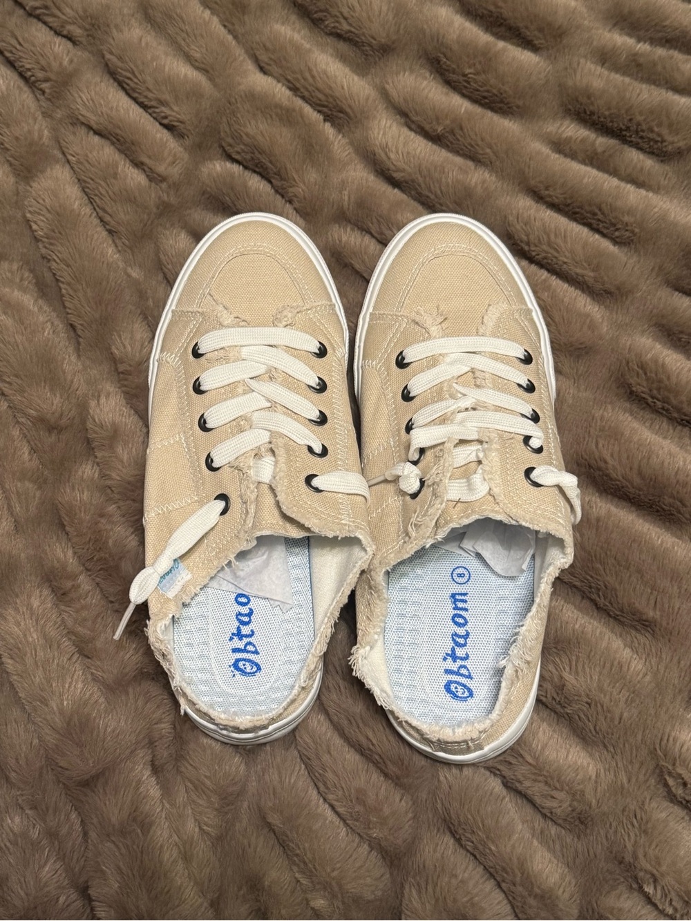Obtaom Women’s Slip on Sneakers Size 8